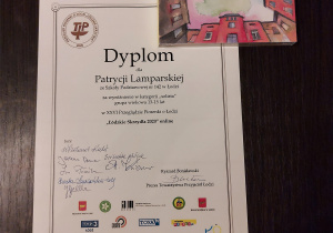 Dyplom dla uczennicy Patrycji Lamparskiej